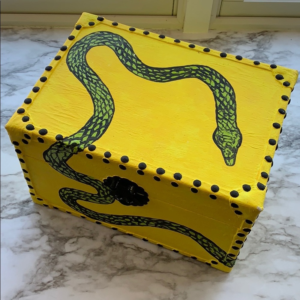 Decorative snake box (handcrafted)